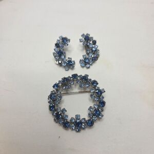 vintage weiss NY albert weiss brooch clip earring set prong set blue rhinestone